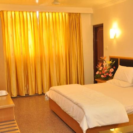 העיר בנגלור Hotelpearlinn מראה חיצוני תמונה